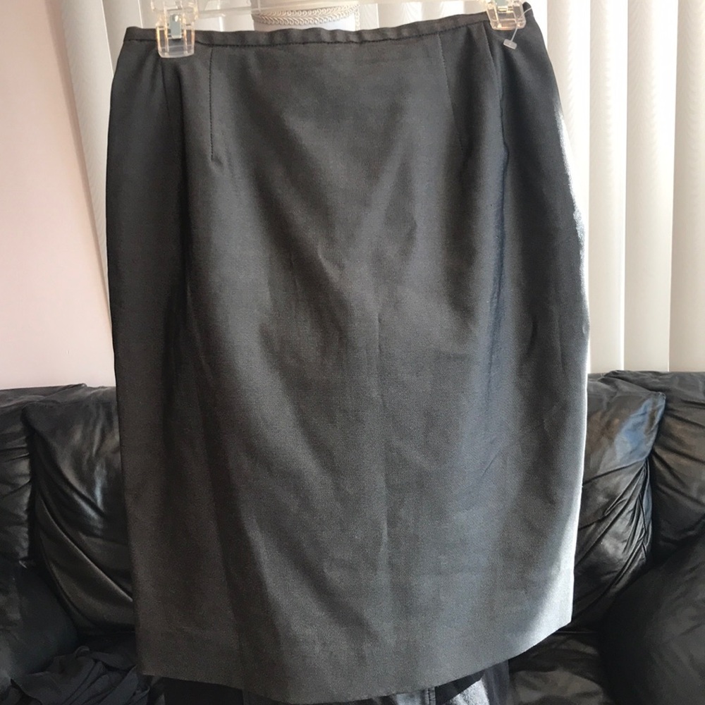 NWOT DARK GRAY PENCIL SKIRT.